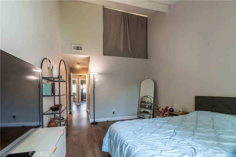 25441 Pine Creek Ln Wilmington, CA 90441