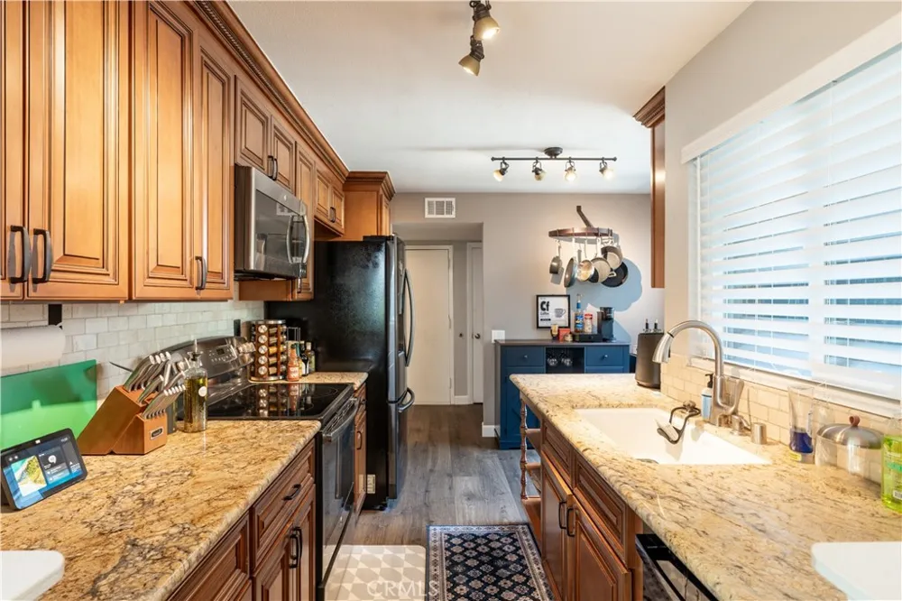 25441 Pine Creek Ln Wilmington, CA 90441