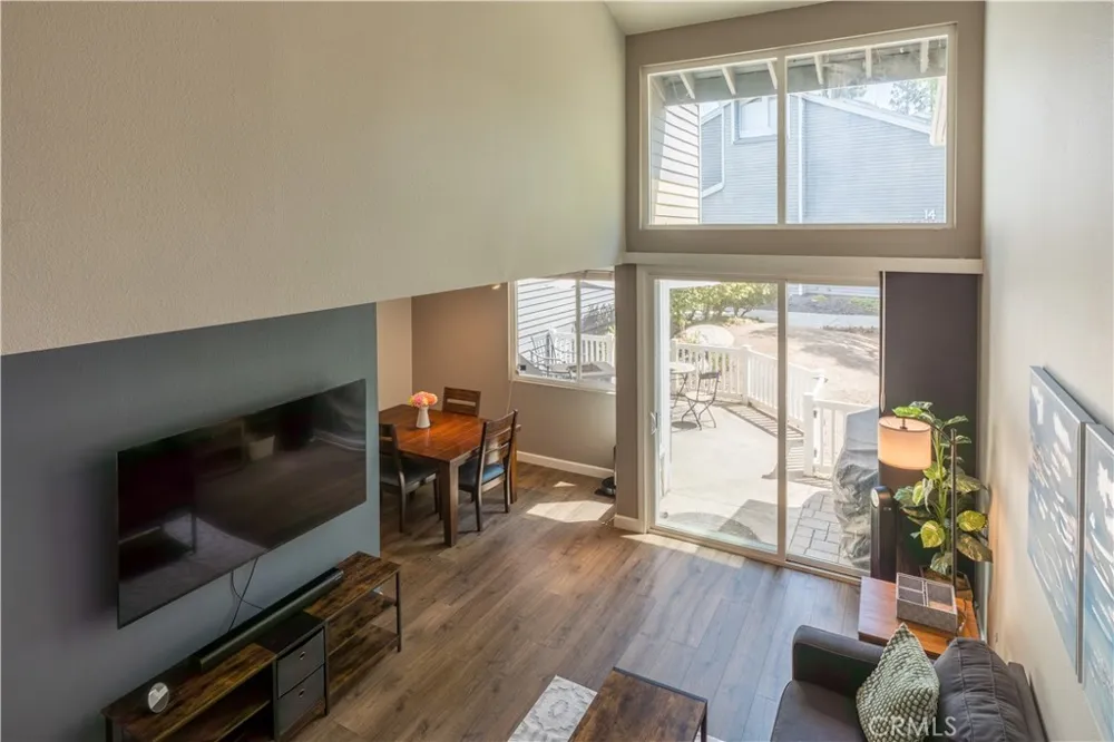 25441 Pine Creek Ln Wilmington, CA 90441