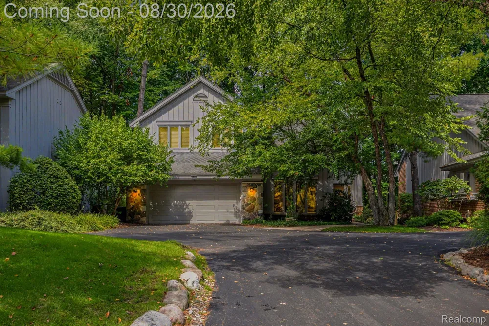 4901 Fairway Ridge Circle West Bloomfield Charter Township, MI 48323