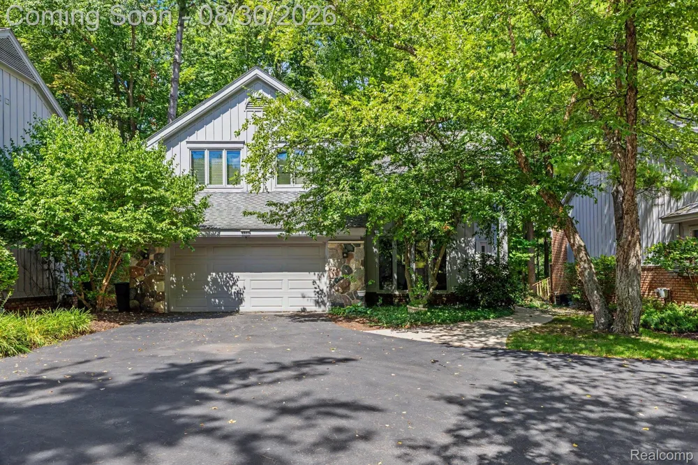 4901 Fairway Ridge Circle West Bloomfield Charter Township, MI 48323