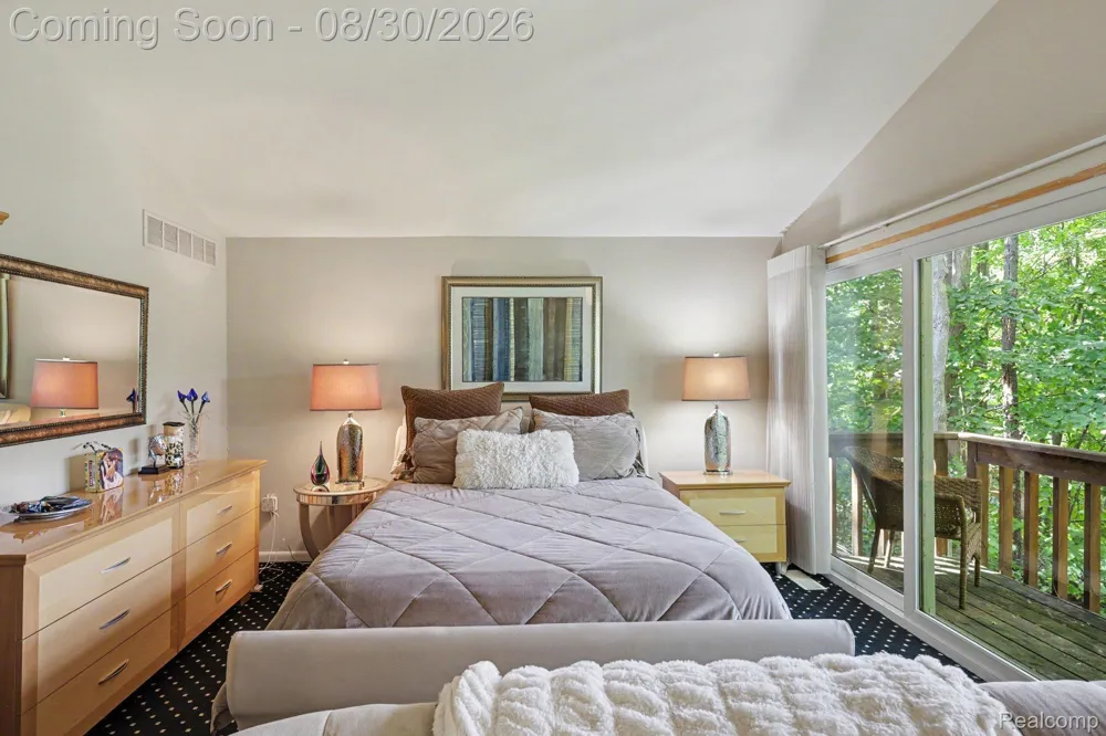 4901 Fairway Ridge Circle West Bloomfield Charter Township, MI 48323