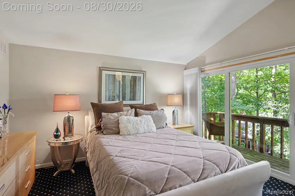 4901 Fairway Ridge Circle West Bloomfield Charter Township, MI 48323