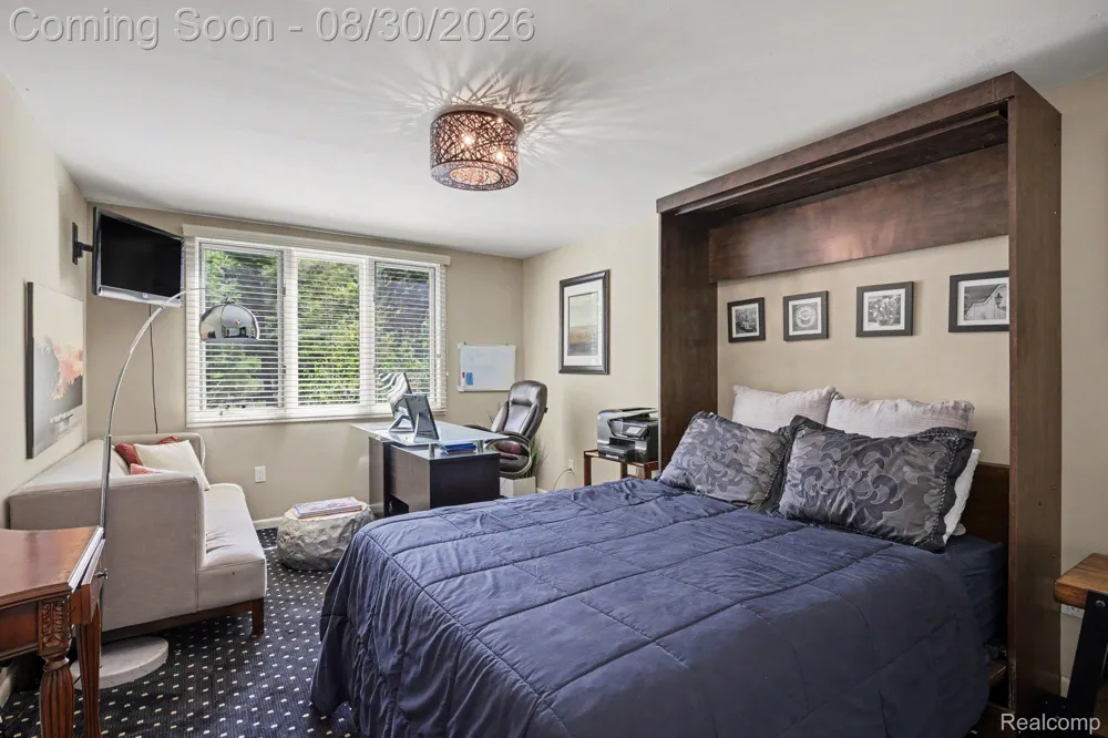 4901 Fairway Ridge Circle West Bloomfield Charter Township, MI 48323
