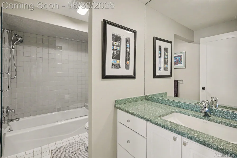 4901 Fairway Ridge Circle West Bloomfield Charter Township, MI 48323