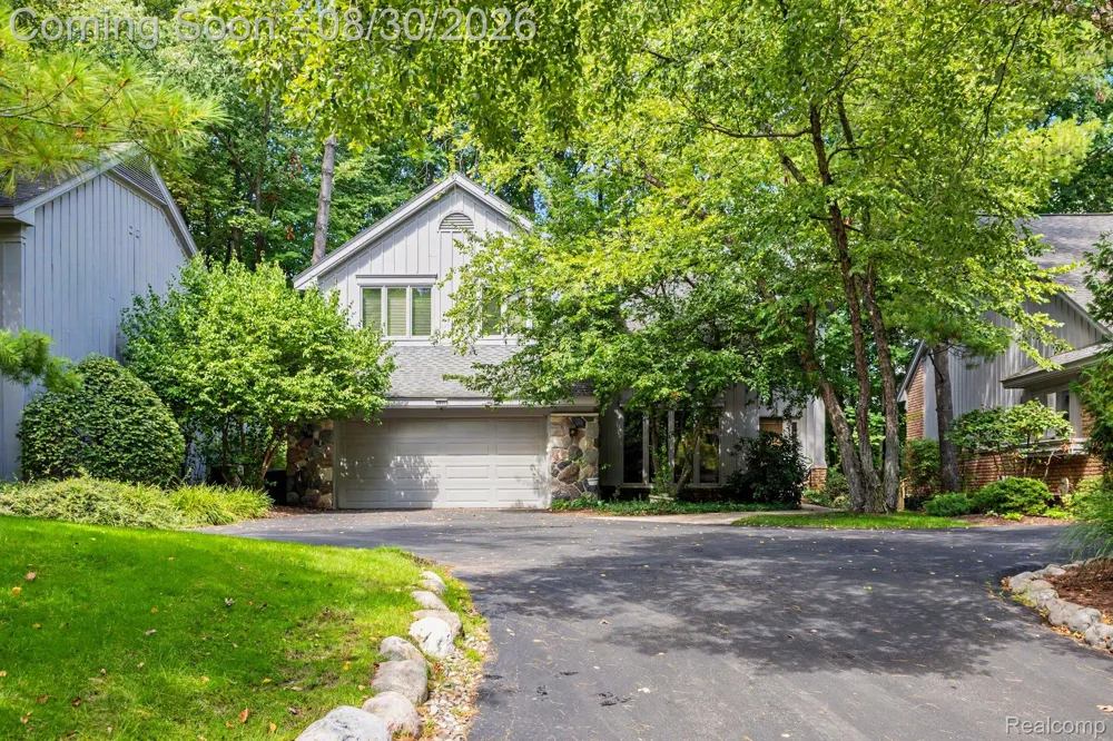 4901 Fairway Ridge Circle West Bloomfield Charter Township, MI 48323