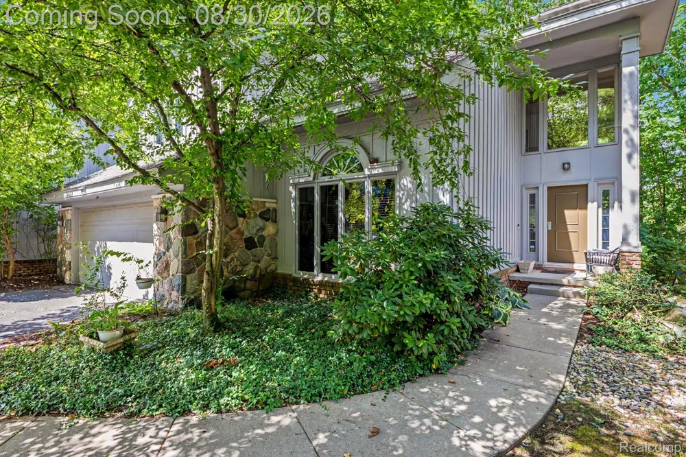 4901 Fairway Ridge Circle West Bloomfield Charter Township, MI 48323