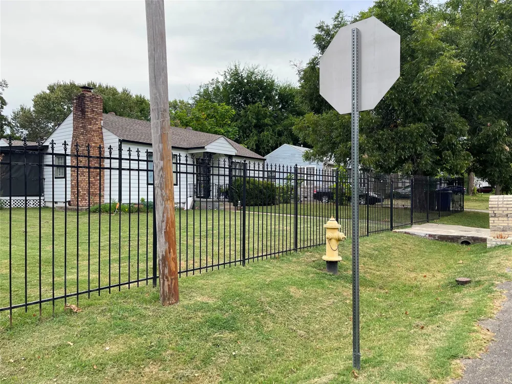 1649 Columbia Place Tulsa, OK 74110