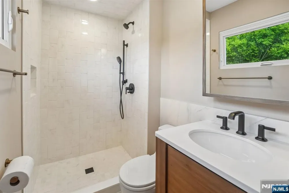 2 Columbine Court Montvale, NJ 07645