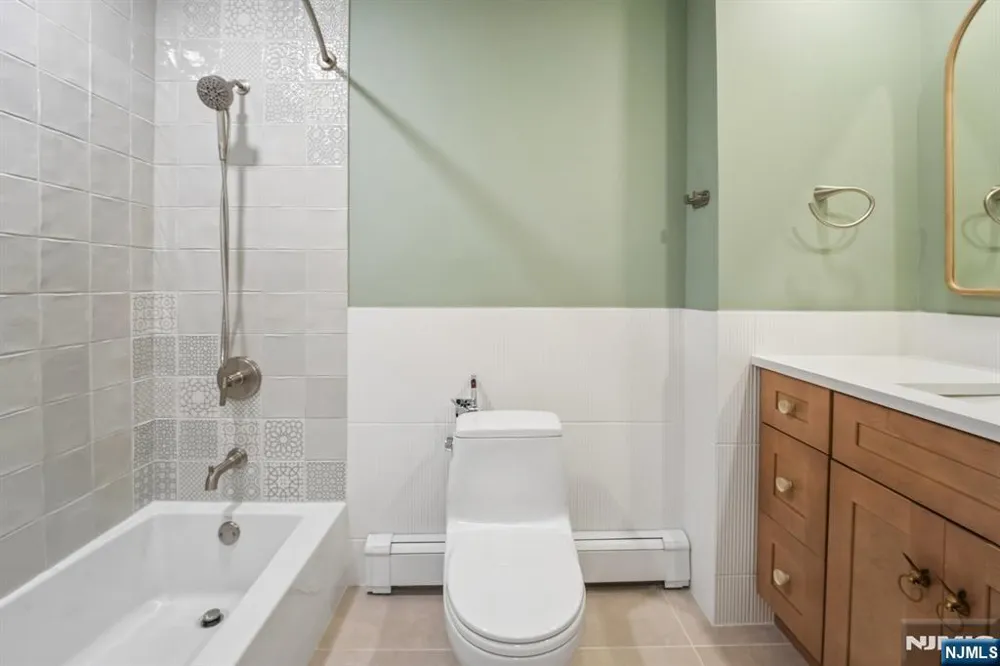 2 Columbine Court Montvale, NJ 07645