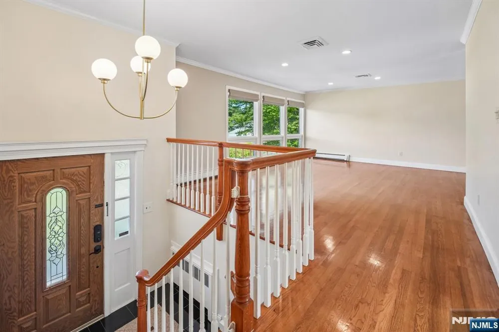 2 Columbine Court Montvale, NJ 07645