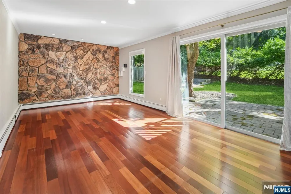 2 Columbine Court Montvale, NJ 07645