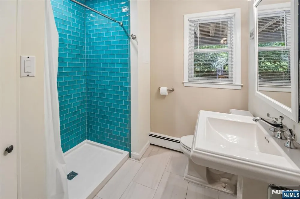 2 Columbine Court Montvale, NJ 07645