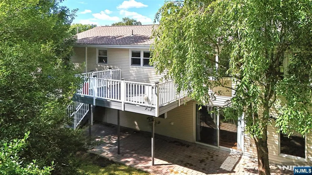 2 Columbine Court Montvale, NJ 07645