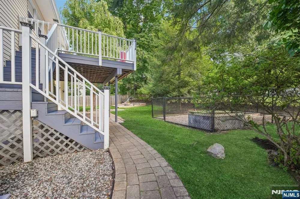 2 Columbine Court Montvale, NJ 07645