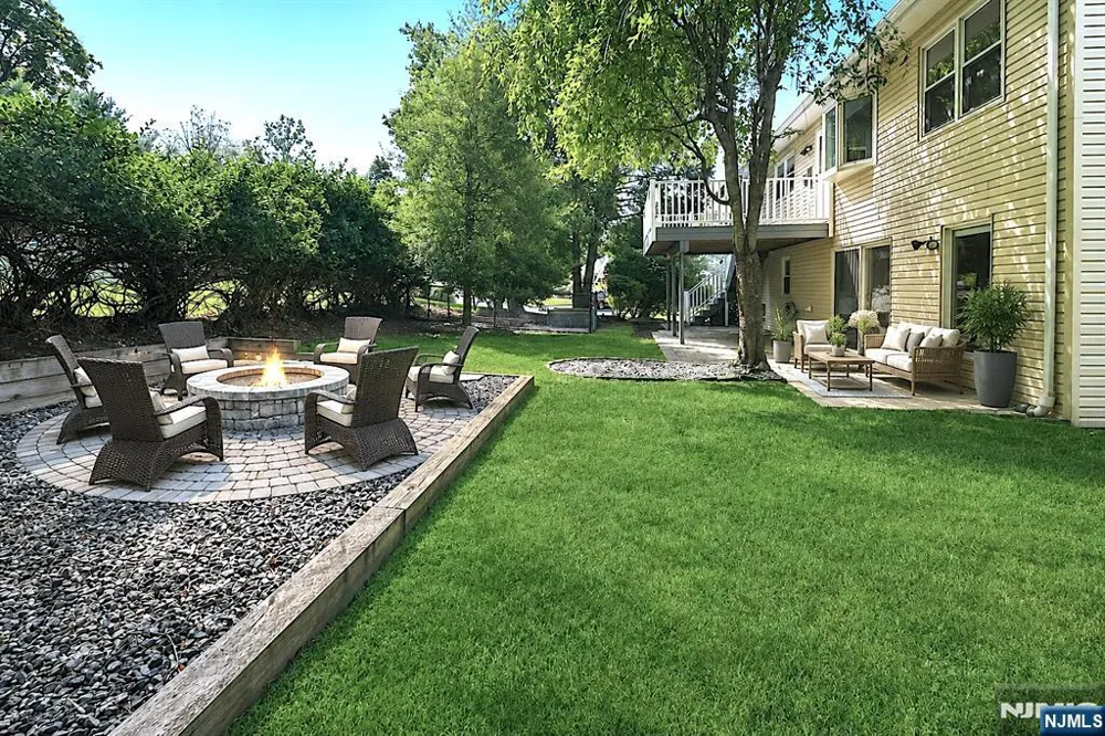 2 Columbine Court Montvale, NJ 07645