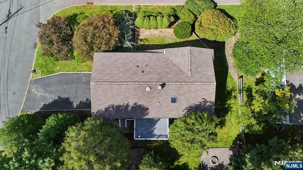 2 Columbine Court Montvale, NJ 07645