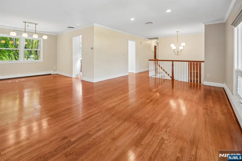 2 Columbine Court Montvale, NJ 07645