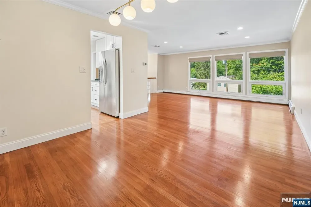 2 Columbine Court Montvale, NJ 07645
