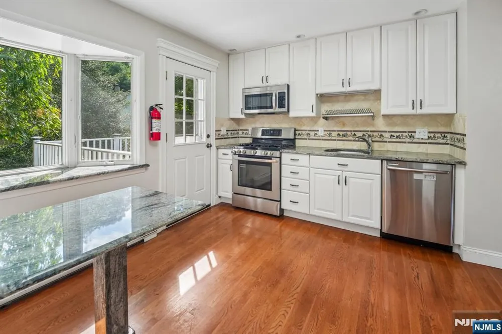 2 Columbine Court Montvale, NJ 07645