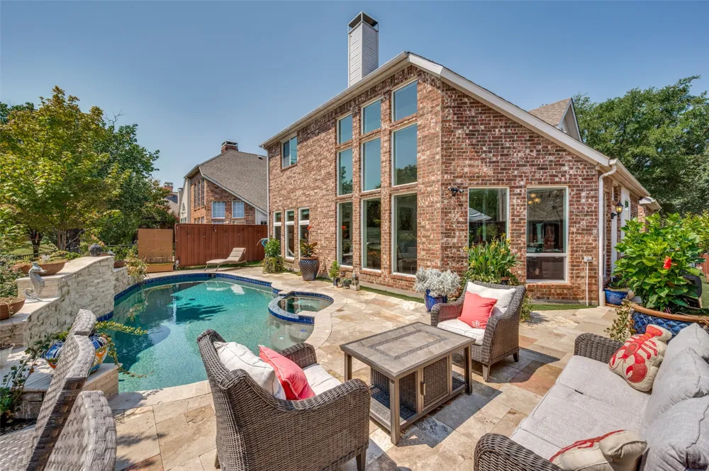 8524 Wellington Point Drive Irving, TX 75063