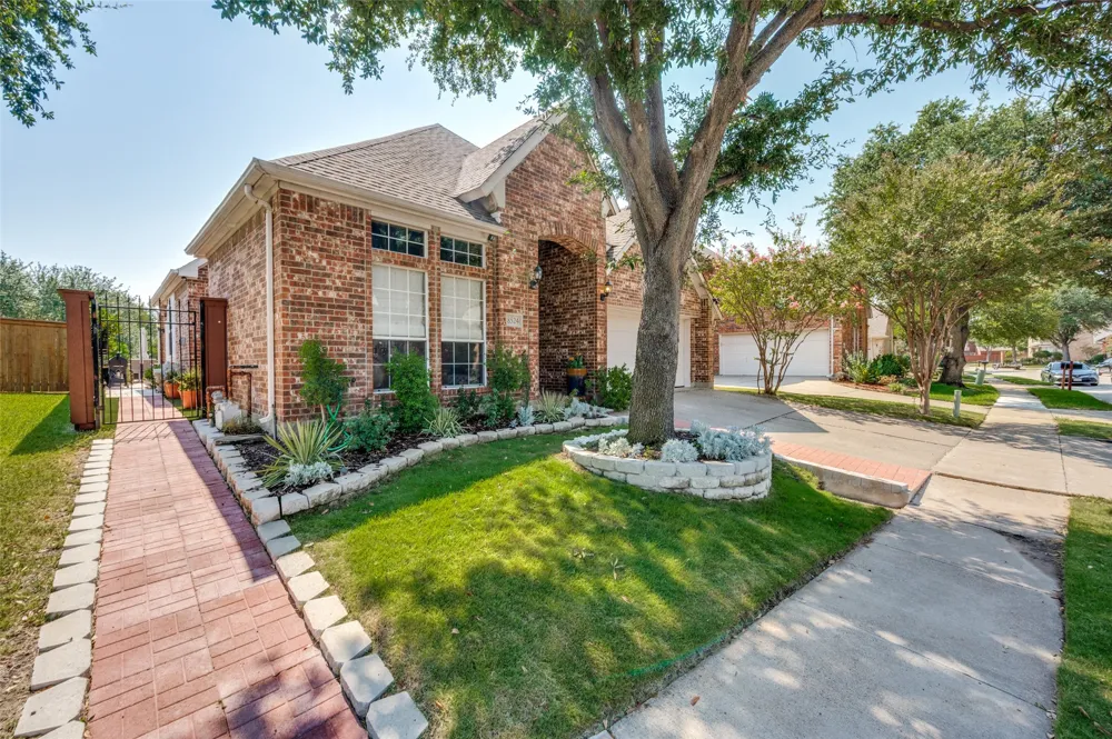 8524 Wellington Point Drive Irving, TX 75063