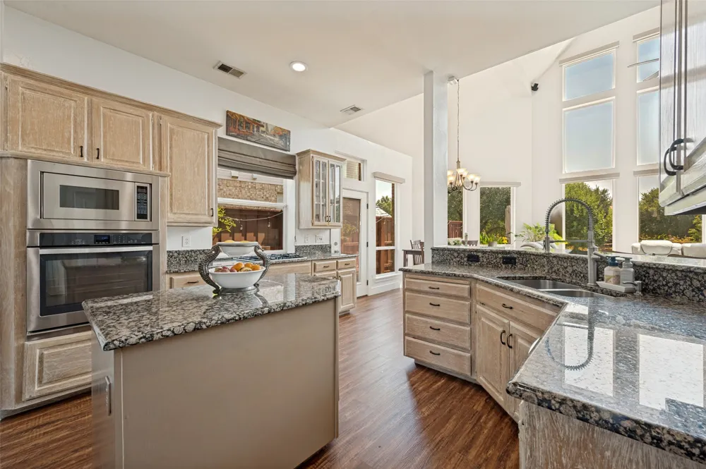 8524 Wellington Point Drive Irving, TX 75063