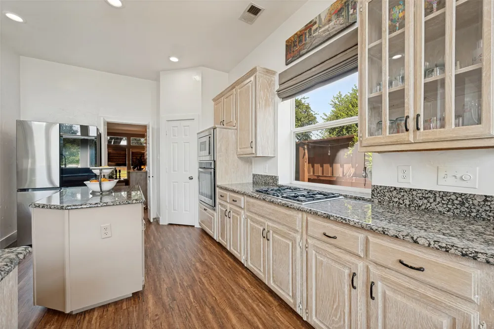 8524 Wellington Point Drive Irving, TX 75063