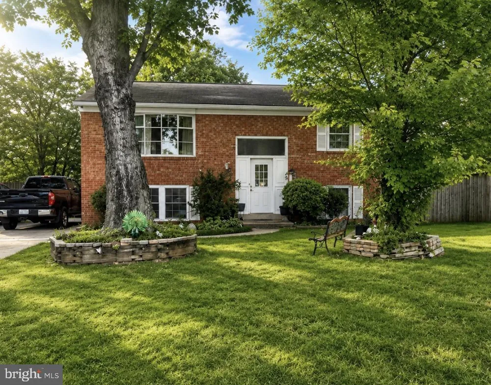 13604 BENTREE COURT Chantilly, VA 20151