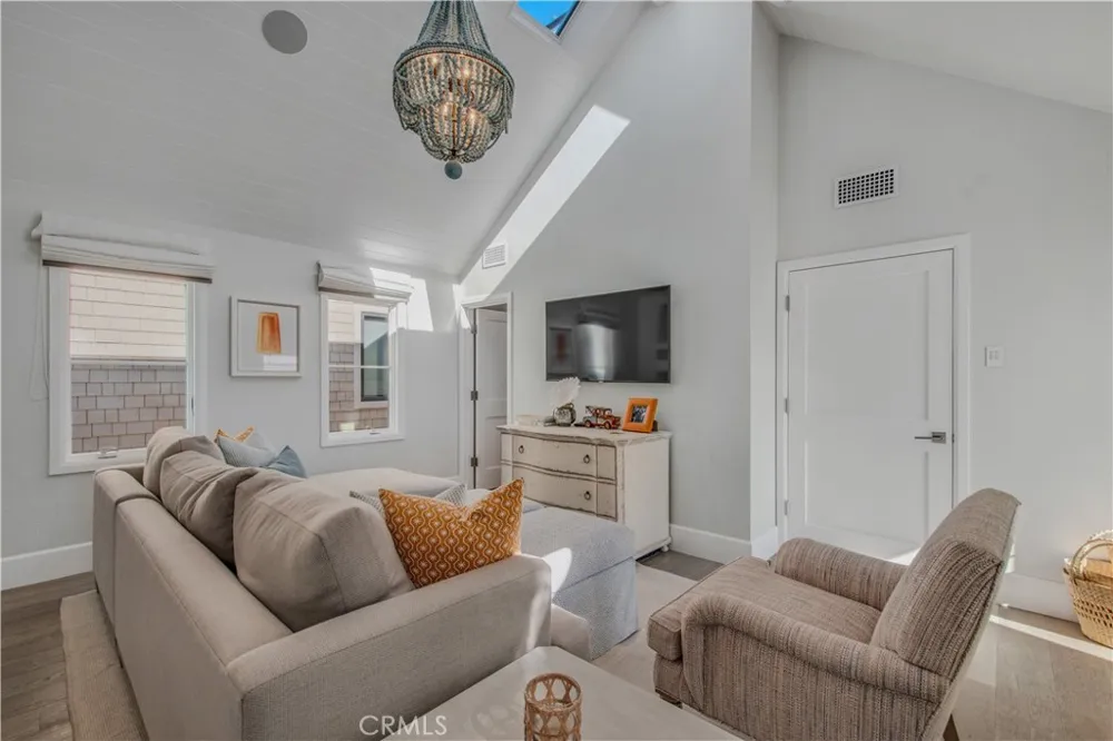 317 E Bay Front Newport Beach, CA 92662