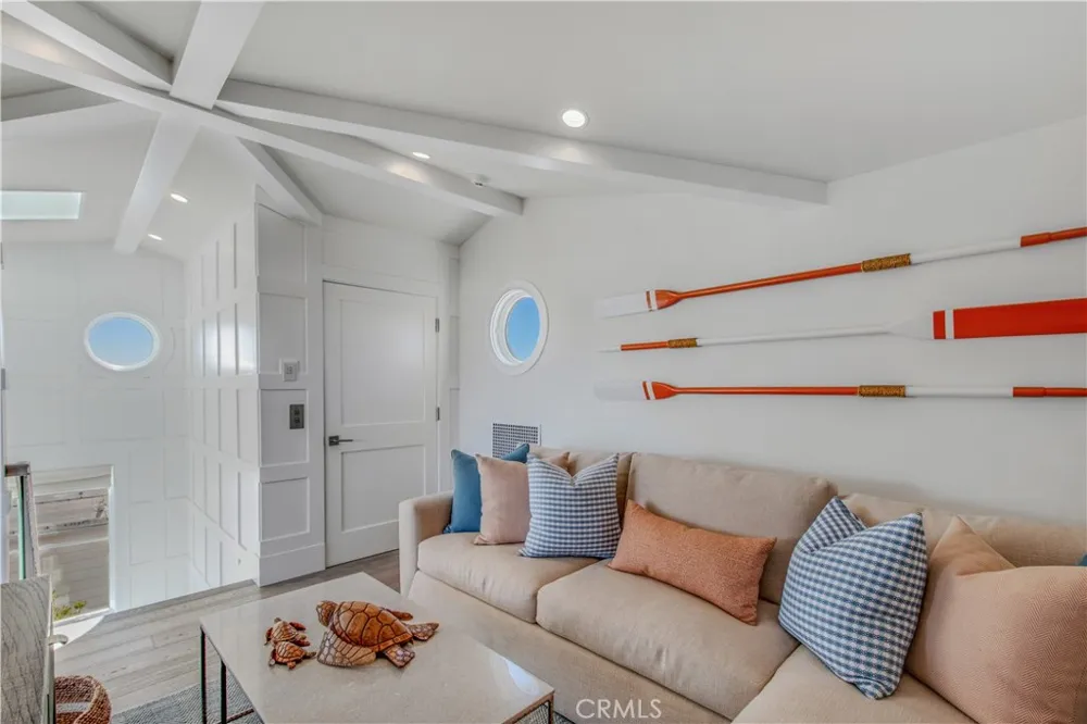 317 E Bay Front Newport Beach, CA 92662
