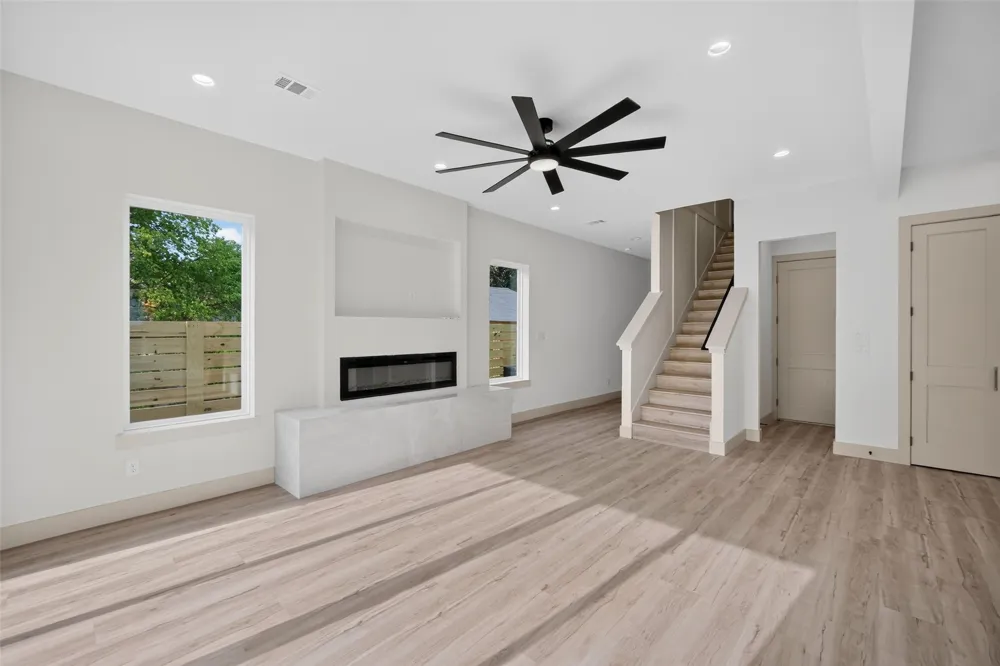 341 Bonnie View Road Dallas, TX 75203