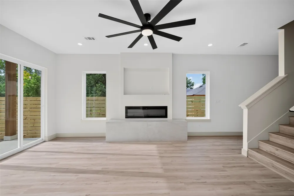341 Bonnie View Road Dallas, TX 75203
