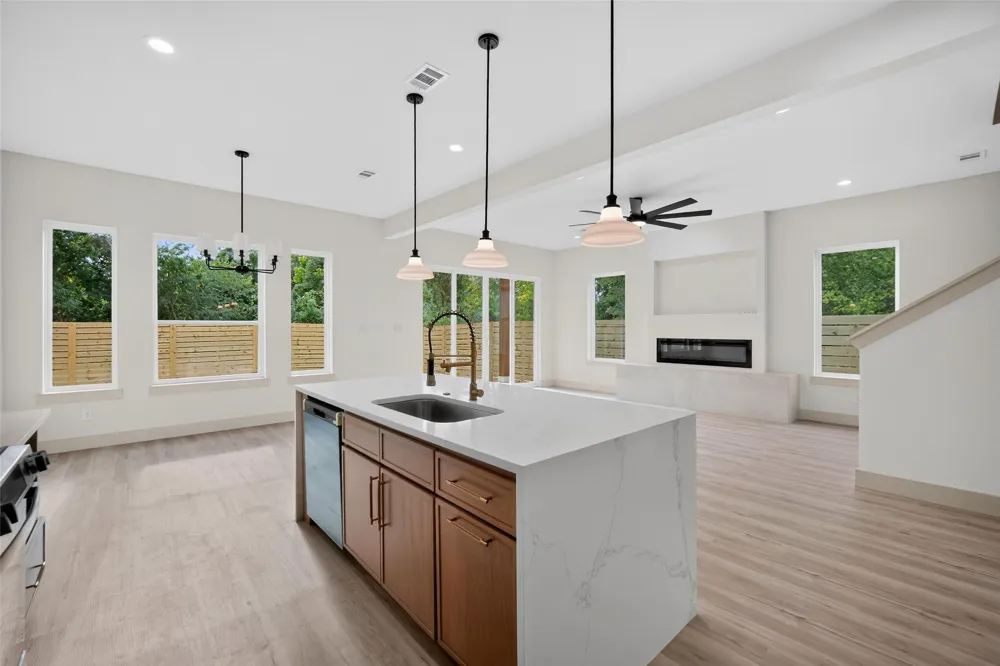 341 Bonnie View Road Dallas, TX 75203