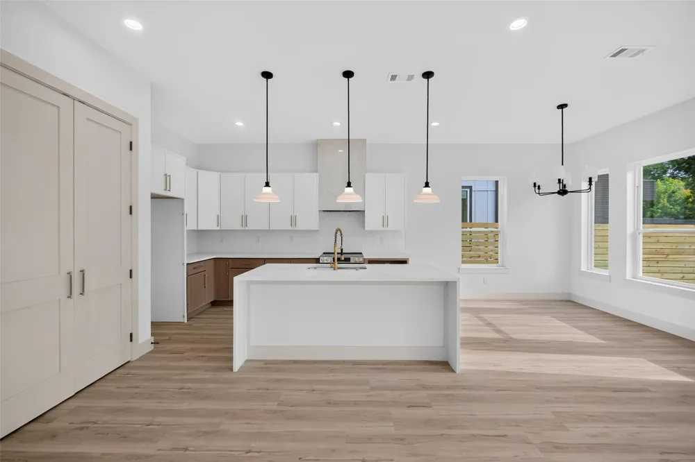 341 Bonnie View Road Dallas, TX 75203