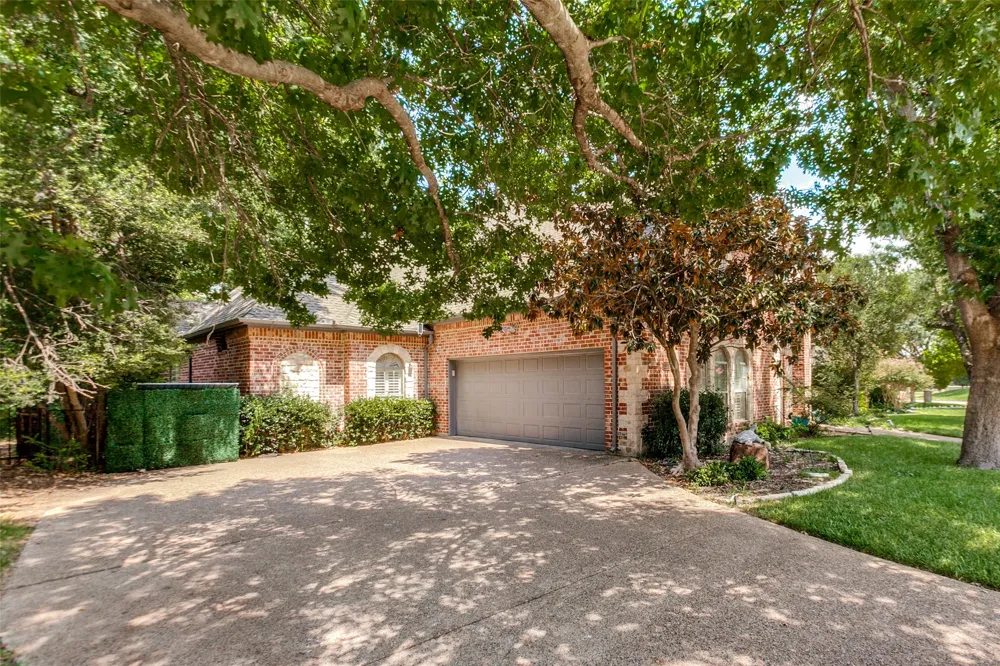 1119 Winding Brook Drive Garland, TX 75044
