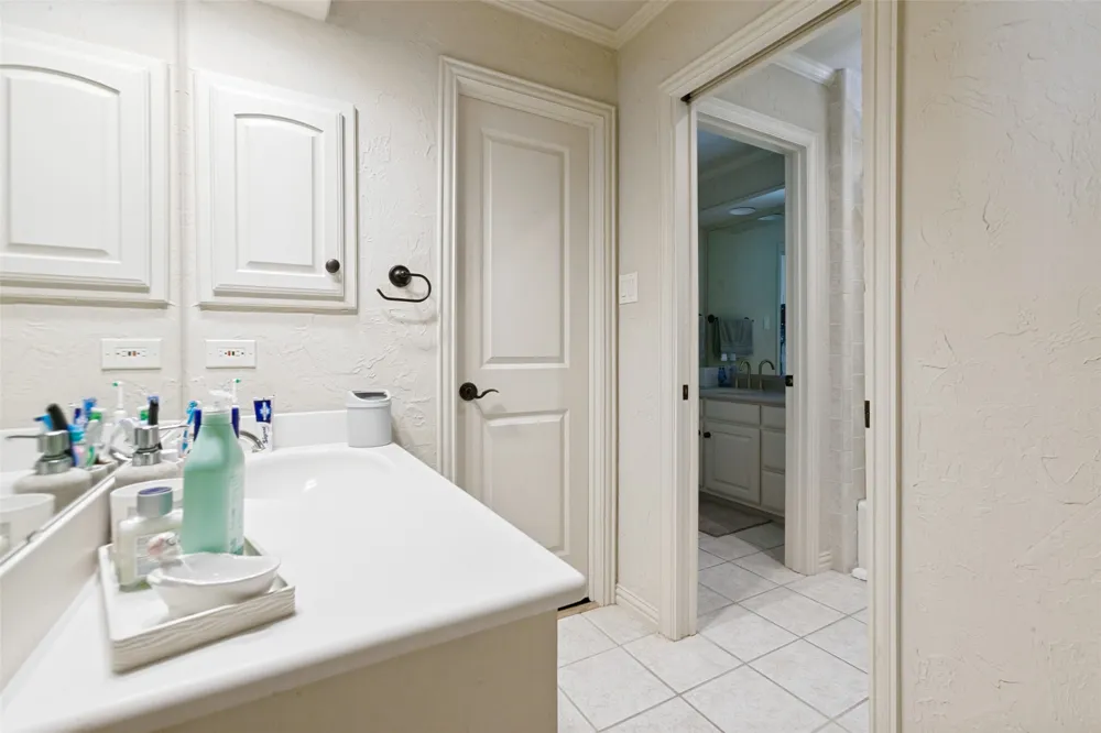 1119 Winding Brook Drive Garland, TX 75044