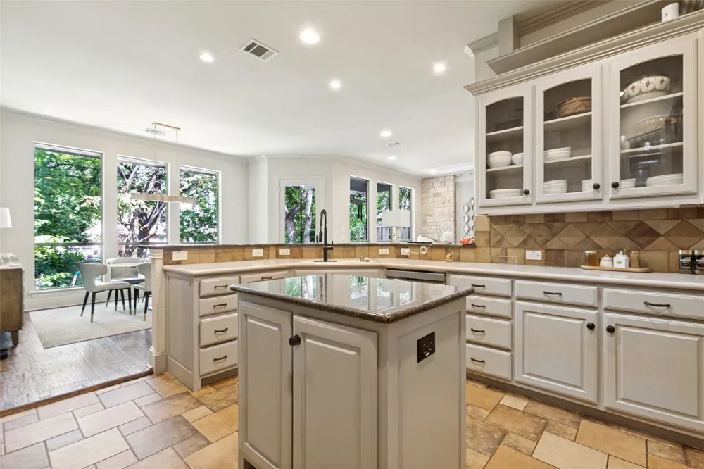 1119 Winding Brook Drive Garland, TX 75044