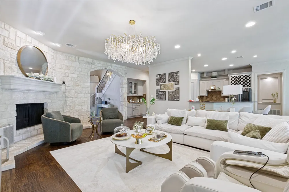 1119 Winding Brook Drive Garland, TX 75044