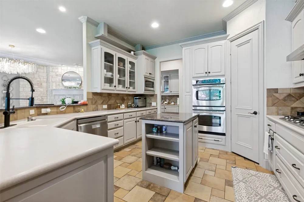 1119 Winding Brook Drive Garland, TX 75044