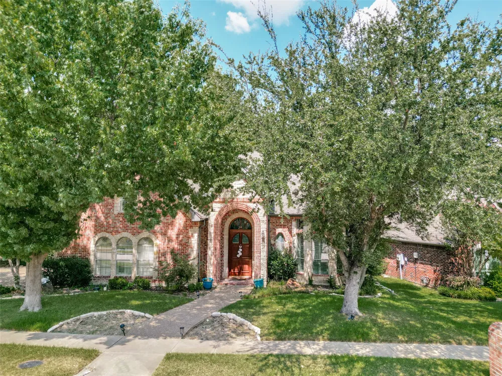 1119 Winding Brook Drive Garland, TX 75044