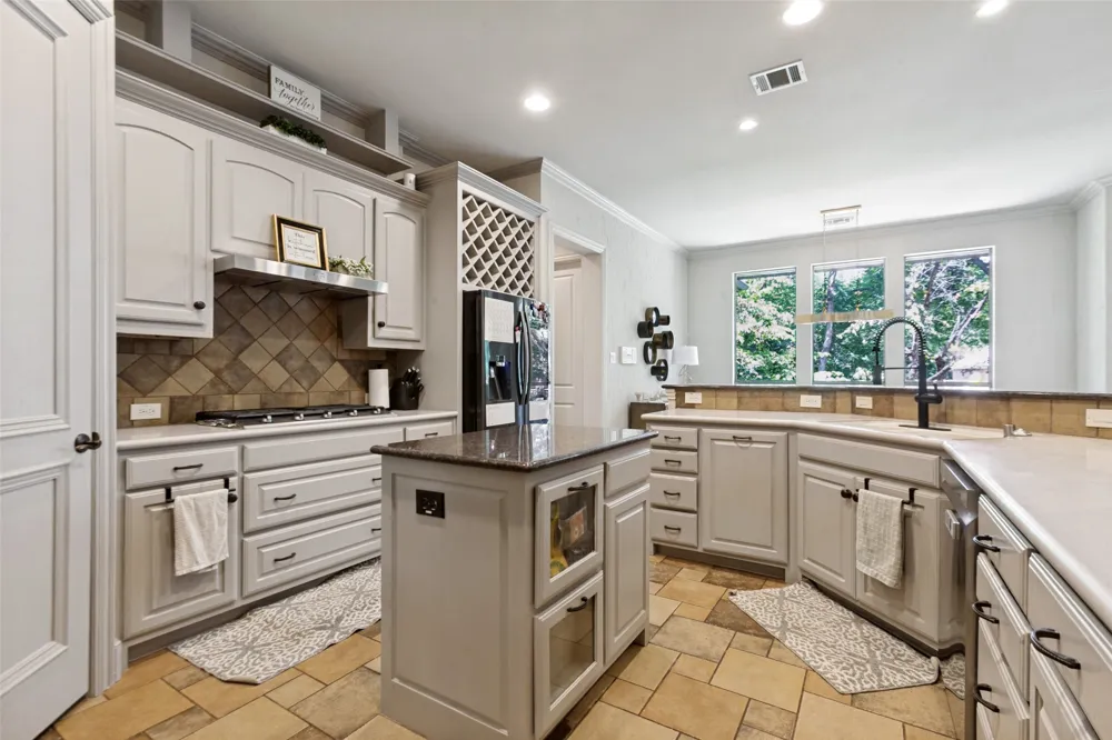 1119 Winding Brook Drive Garland, TX 75044