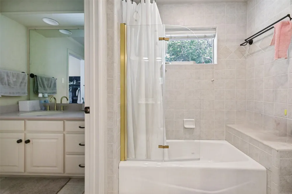 1119 Winding Brook Drive Garland, TX 75044