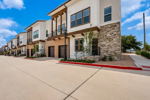 5885 Calmont Avenue #6101