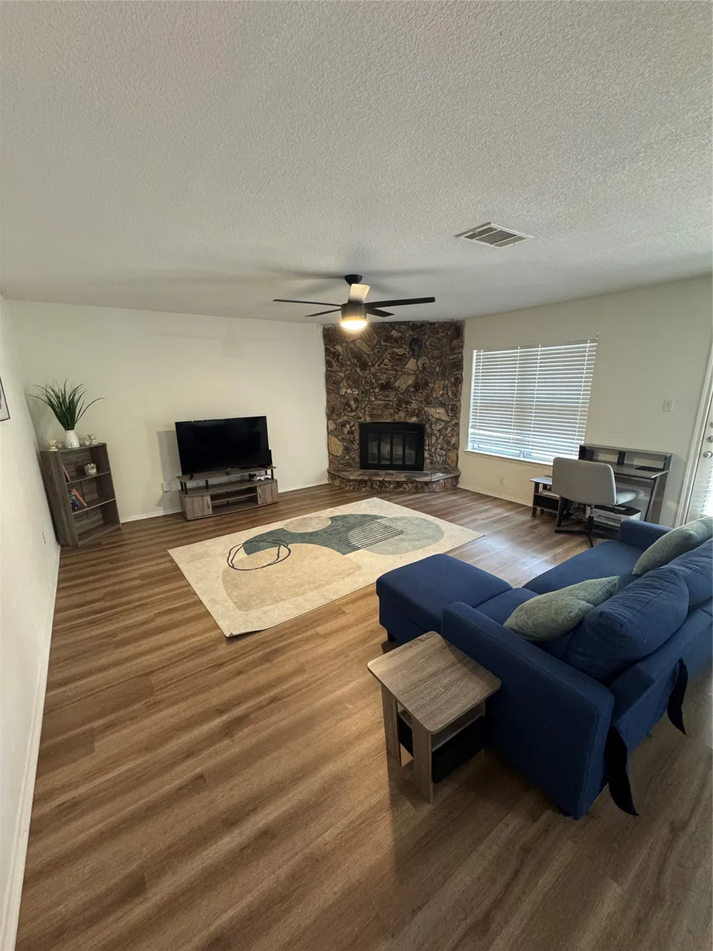 237 Volunteer Drive Arlington, TX 76014
