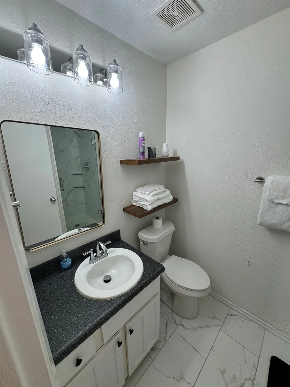 237 Volunteer Drive Arlington, TX 76014
