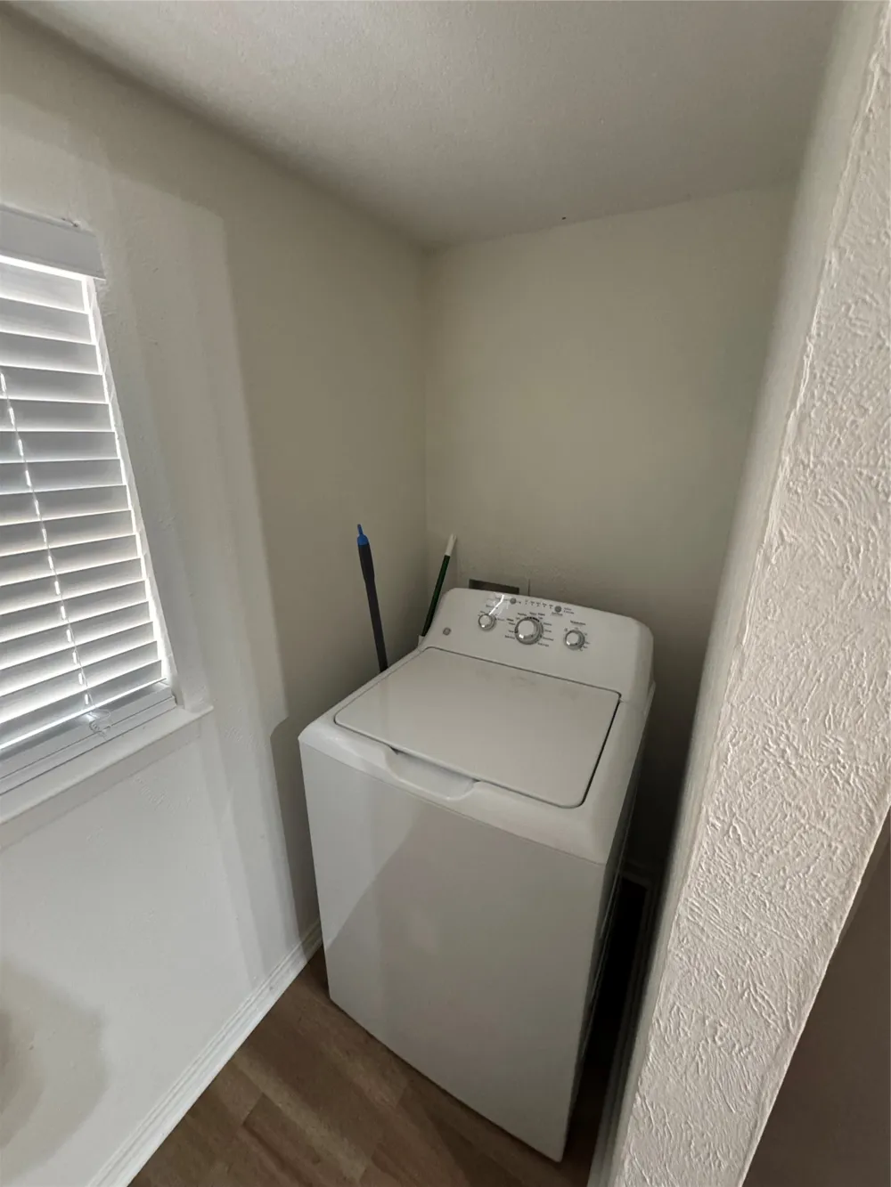 237 Volunteer Drive Arlington, TX 76014