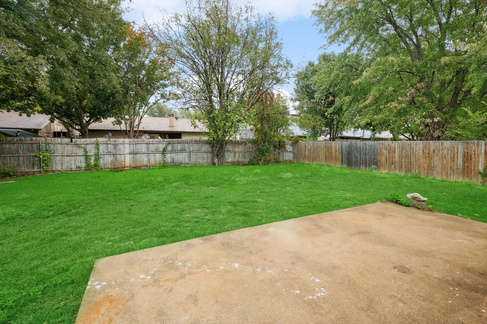 237 Volunteer Drive Arlington, TX 76014