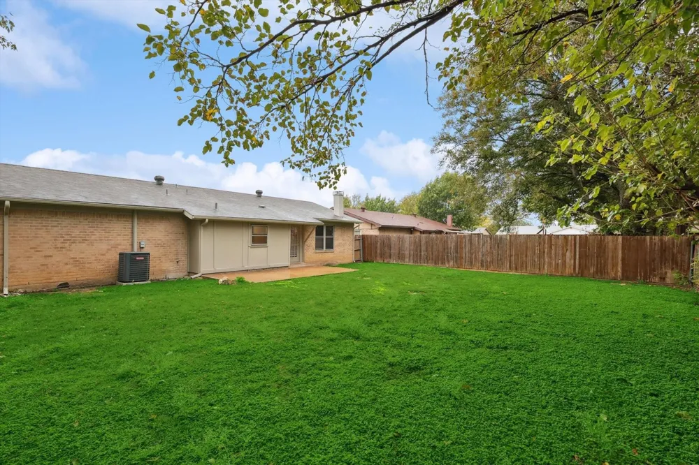 237 Volunteer Drive Arlington, TX 76014