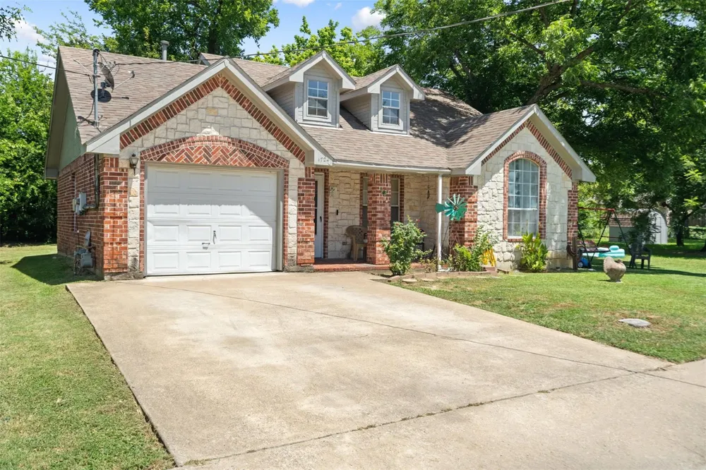 1724 Willow Hollow Drive Garland, TX 75040